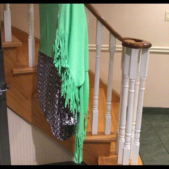 🛍2 for $30 Summer solid colour Shawls/wrap/scarves NWOT - Picture 5 of 7